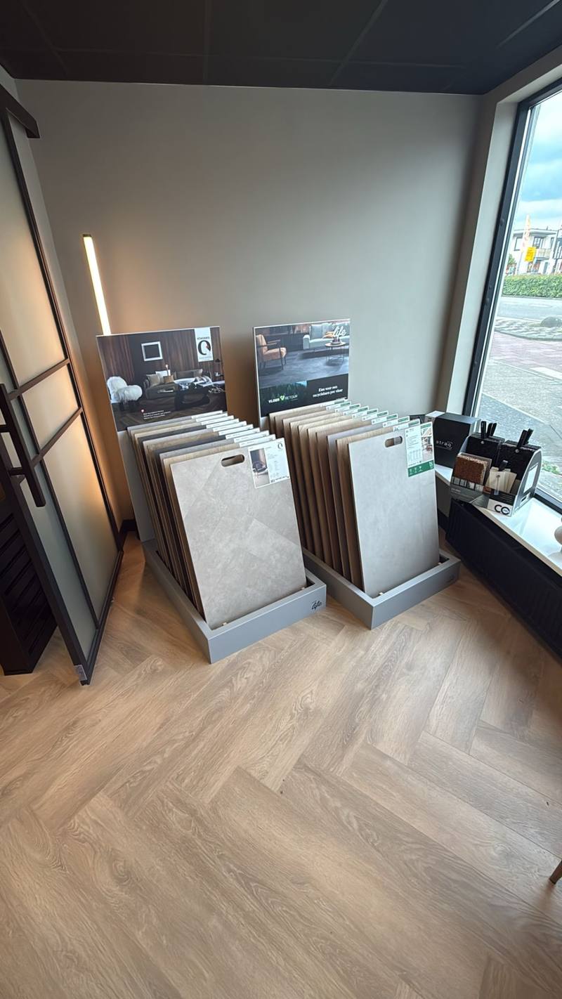 Vloerstalen in de showroom van Vero Vloeren
